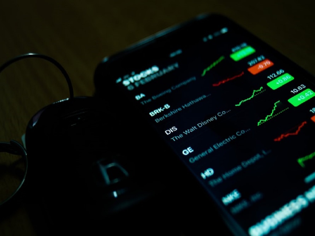 Investing in Stocks: Pros & Cons